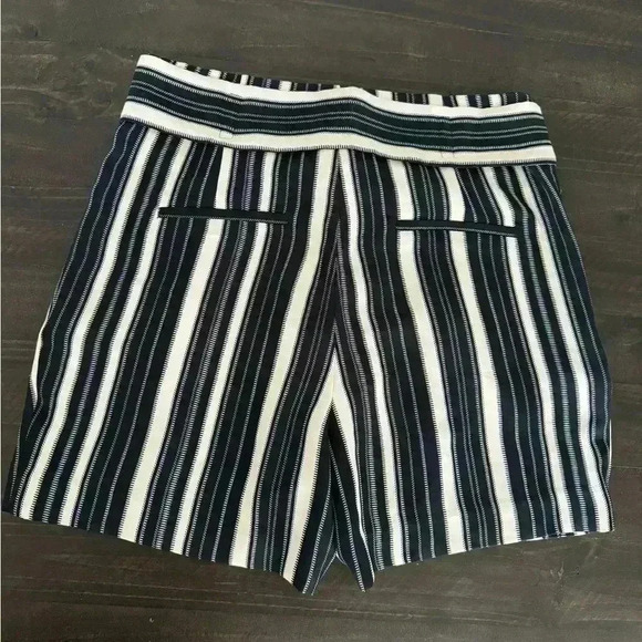 NWT - H&M Fitted Shorts - Dark Blue Striped - High Waisted - Women’s Size 10 - Picture 5 of 5